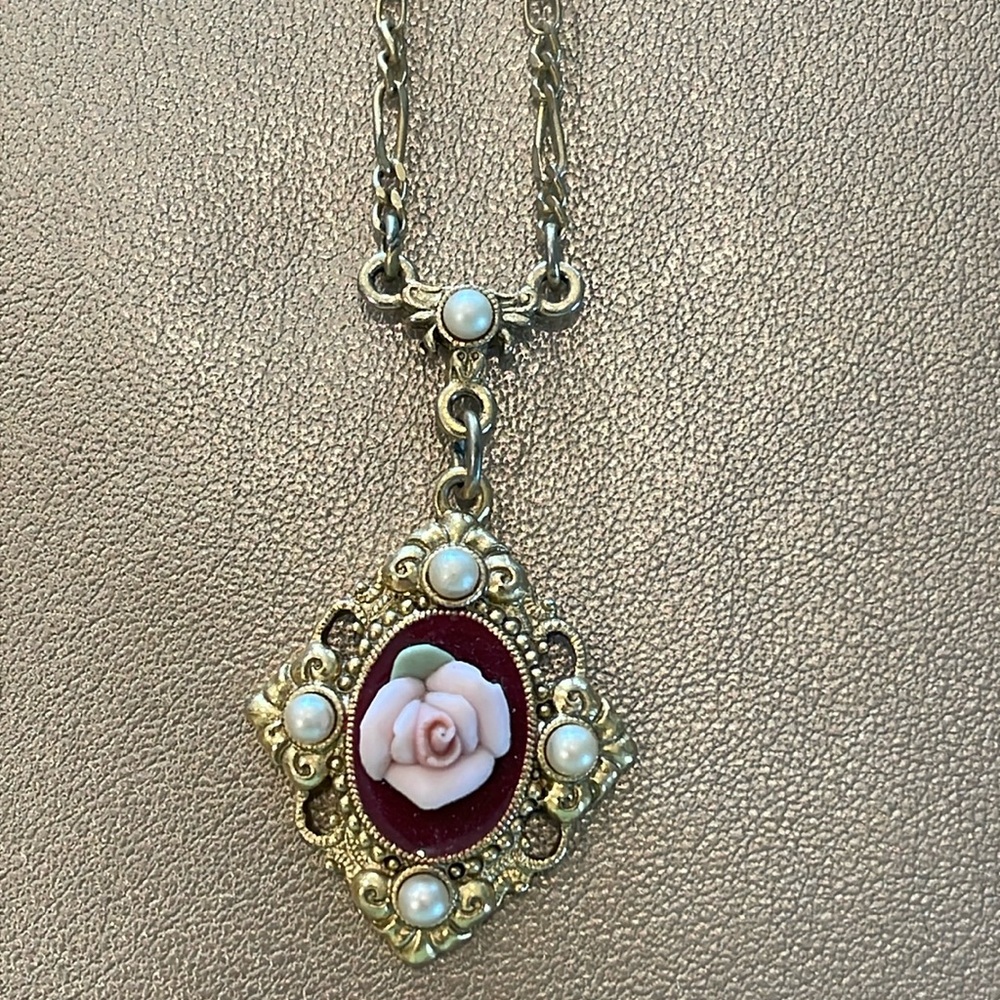 Vintage Costume Jewelry Porcelain Rose Necklace